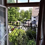Kiostermuehle - Parkplaetze, Spielplatz, Biergarten, Badesee, E-auto Ladepunkt Irsee