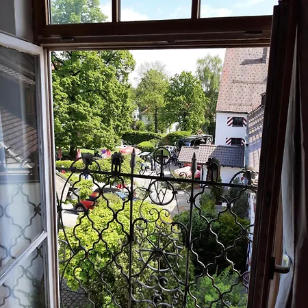 Kiostermuehle - Parkplaetze, Spielplatz, Biergarten, Badesee, E-auto Ladepunkt Irsee