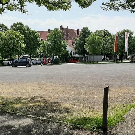 Kiostermuehle - Parkplaetze, Spielplatz, Biergarten, Badesee, E-auto Ladepunkt Irsee