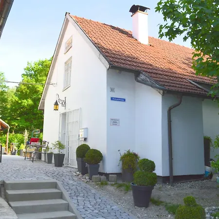 Apartment Kiostermuehle - Parkplaetze, Spielplatz, Biergarten, Badesee, E-auto Ladepunkt *