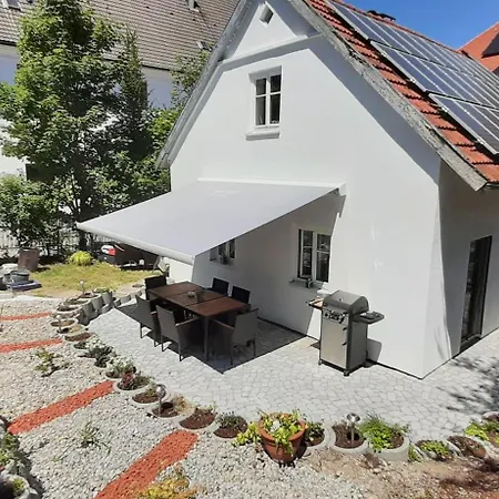 Kiostermuehle - Parkplaetze, Spielplatz, Biergarten, Badesee, E-auto Ladepunkt Irsee