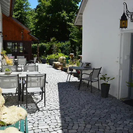 Kiostermuehle - Parkplaetze, Spielplatz, Biergarten, Badesee, E-auto Ladepunkt Irsee