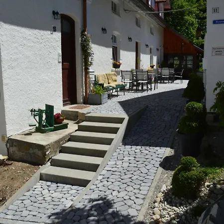 Kiostermuehle - Parkplaetze, Spielplatz, Biergarten, Badesee, E-auto Ladepunkt * Irsee